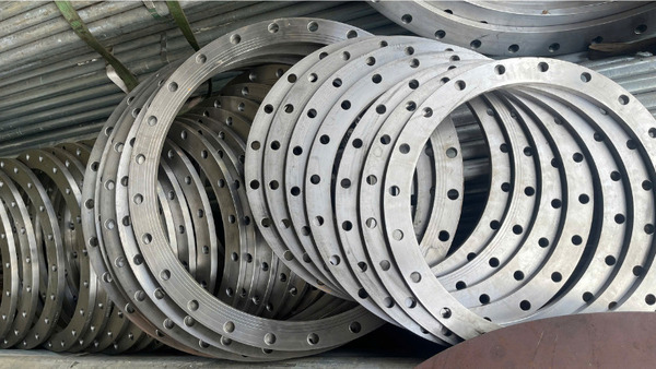 Pipe flange