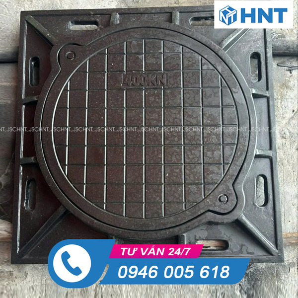 Recessed round composite manhole cover with square frame
