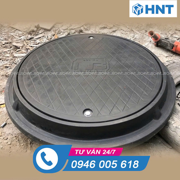 Round composite manhole cover with circular frame