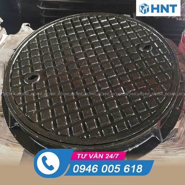 Round ductile iron manhole cover with circular frame