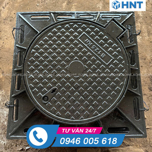 Recessed square round ductile iron manhole cover