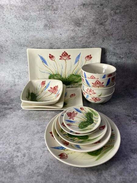 Premium lotus dinnerware set