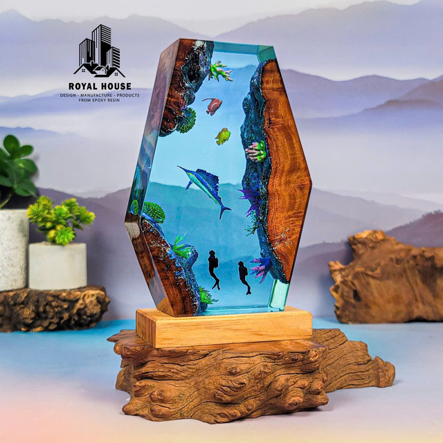 Resin lamp