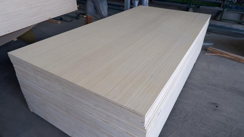 Artificial veneered plywood