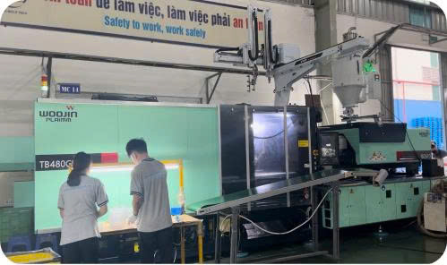 Plastic injection molding machine