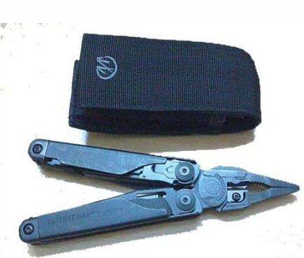 Multi-tool folding pliers