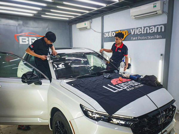 LLumar window tinting for 5-seater cars