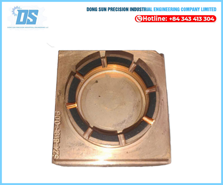 Plastic molds and injection molding