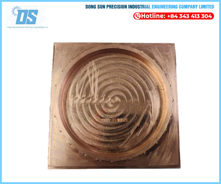 Plastic molds and injection molding