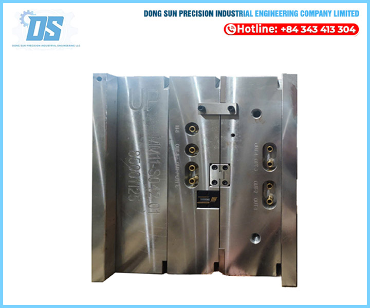 Plastic molds and injection molding