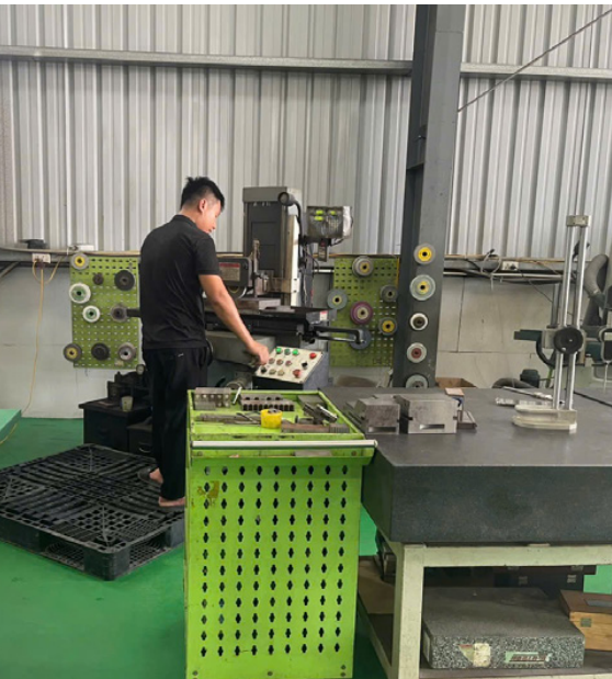 Flat grinding machine