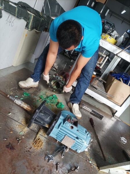 Industrial machinery repair services