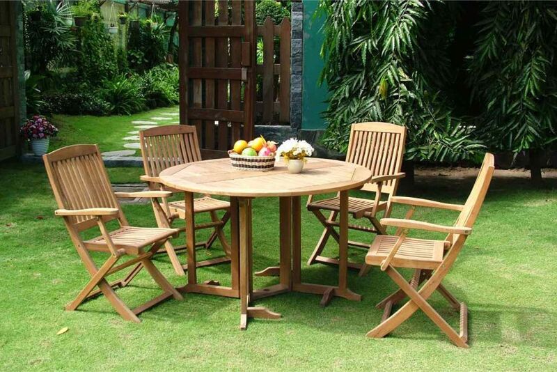 Garden table and chair