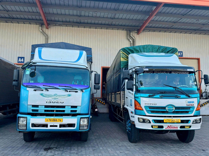 Cargo truck rental