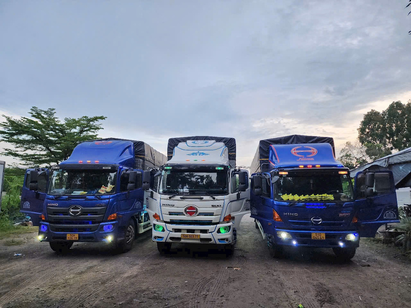 Cargo truck rental