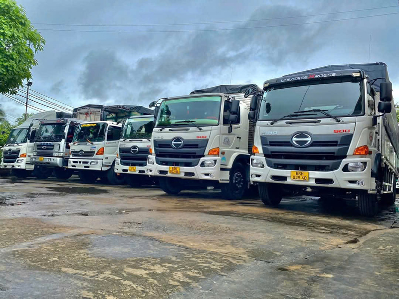 Cargo truck rental