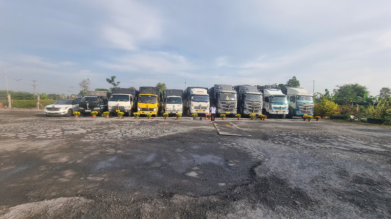Cargo truck rental