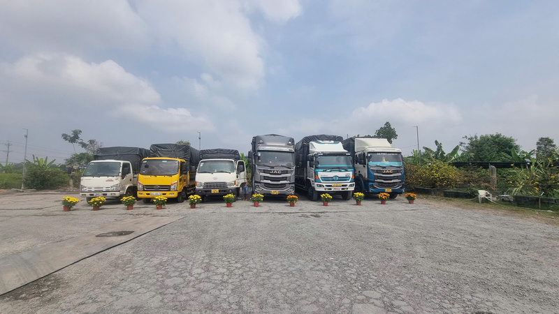 Cargo truck rental