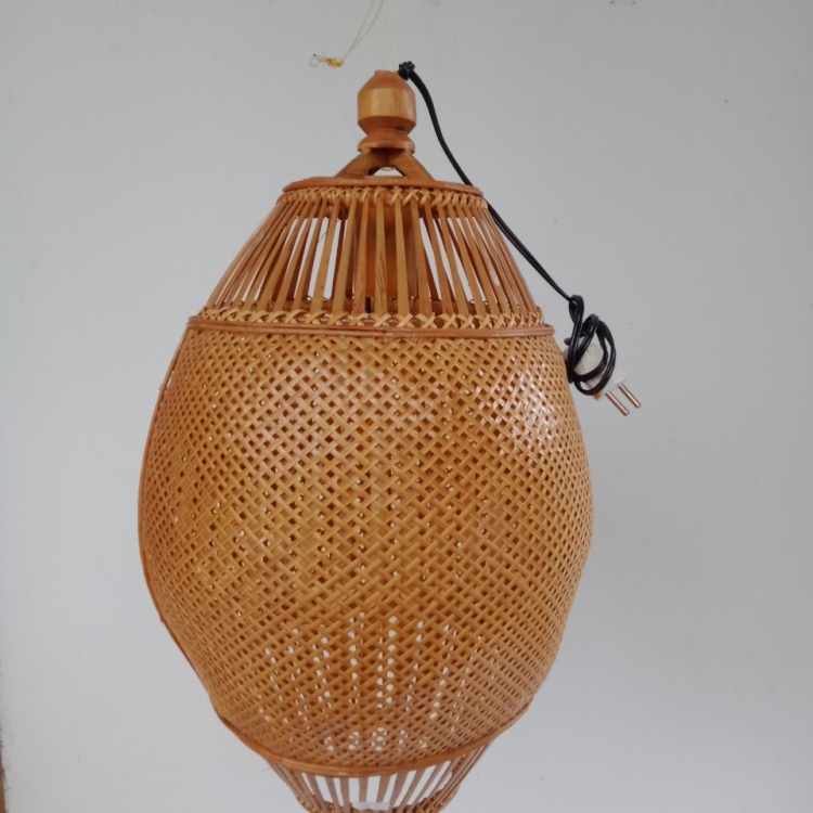 Bamboo and rattan lamp with enamel coating