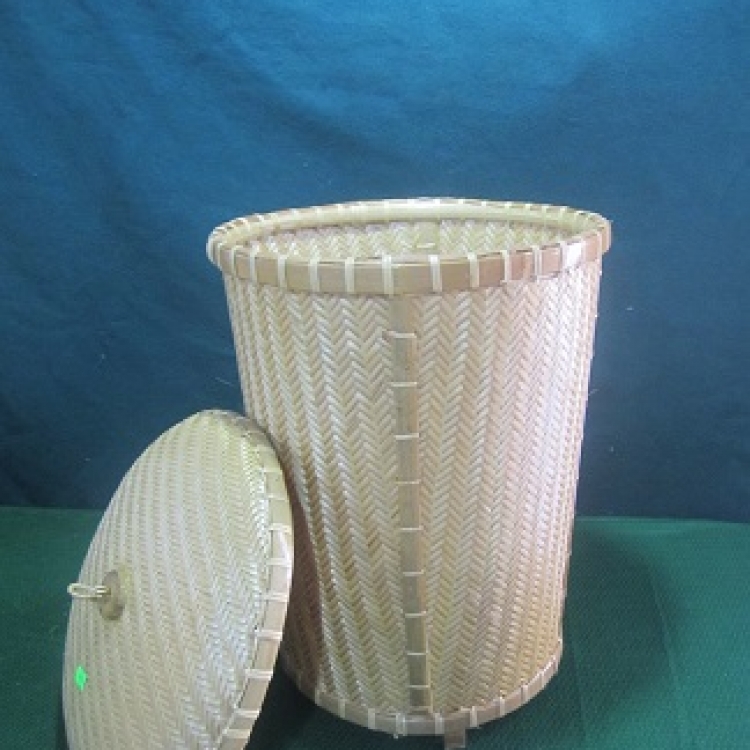 Trash can