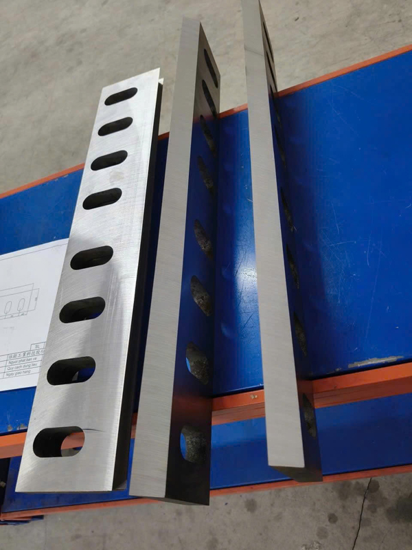 Industrial cutting blades