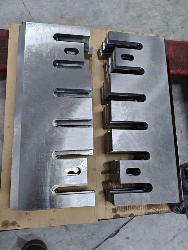 Industrial cutting blades