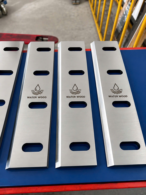 Industrial cutting blades