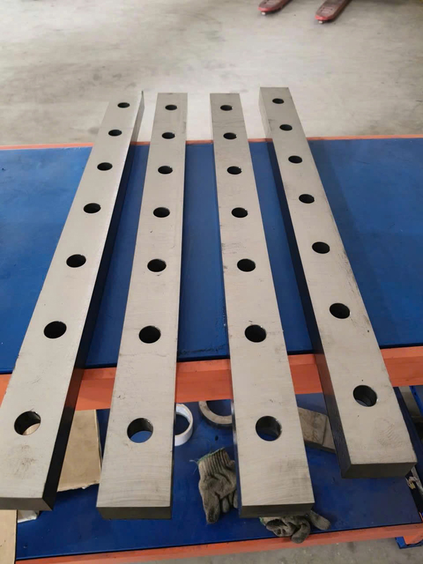 Industrial cutting blades