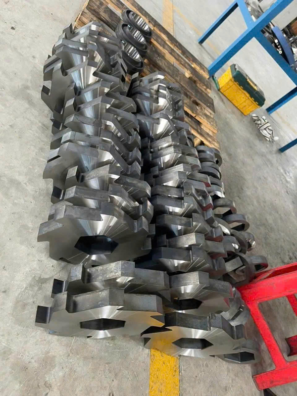 Industrial cutting blades