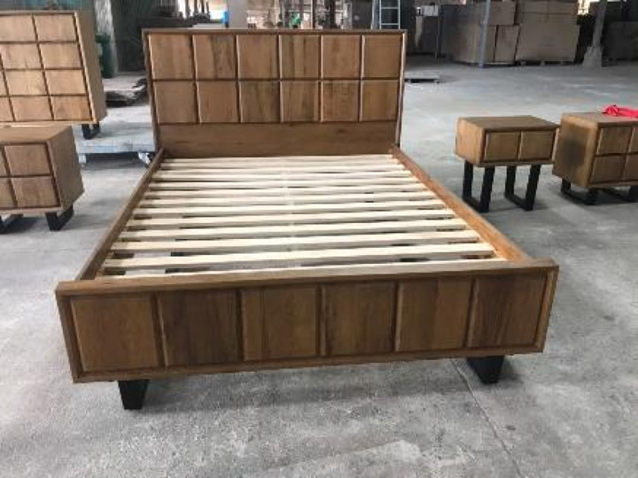 Queen bed