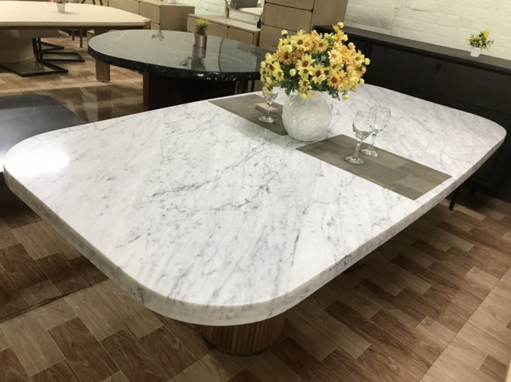 Rio dining table