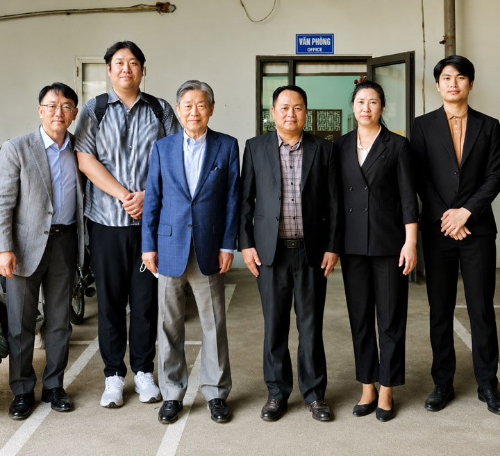 Anh Phuong Vietnam meeting with partners