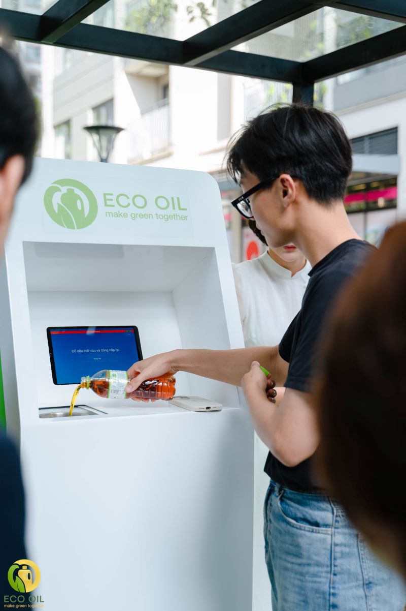 Automatic used cooking oil collection machine