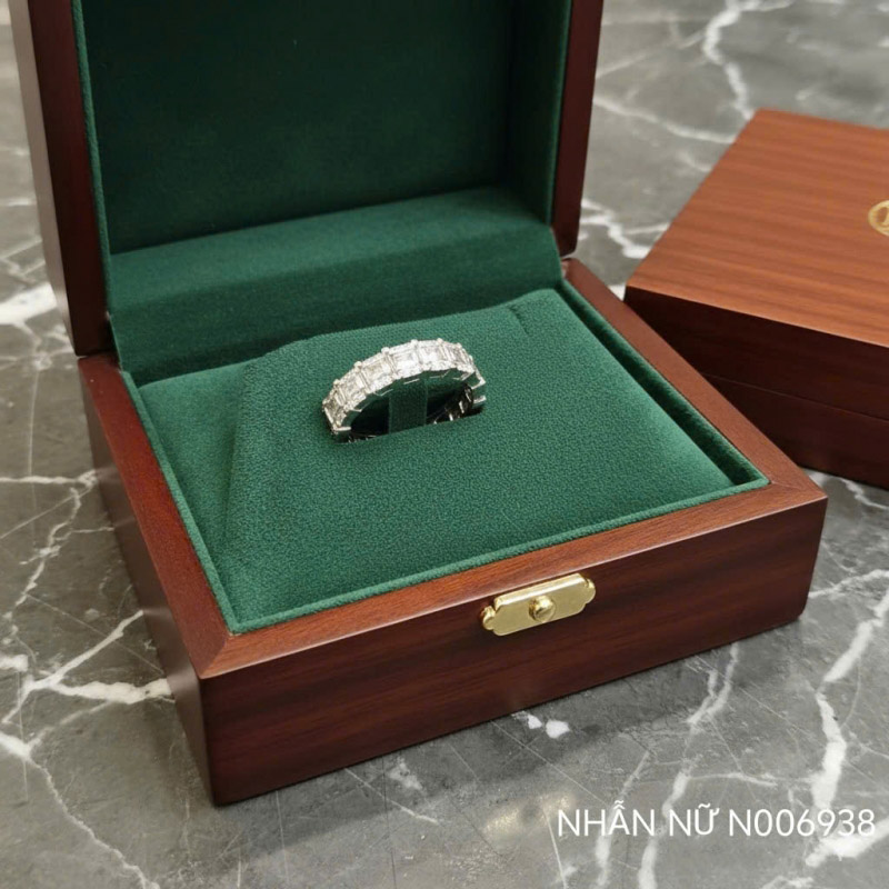 Womens silver ring N006938