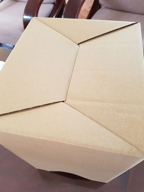 Auto-lock bottom box