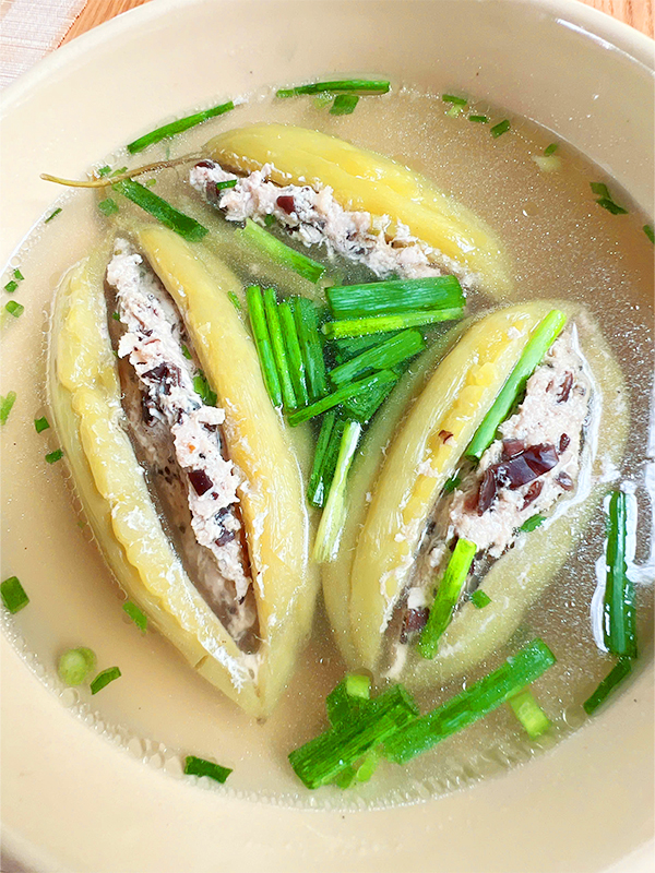 Stuffed bitter melon soup