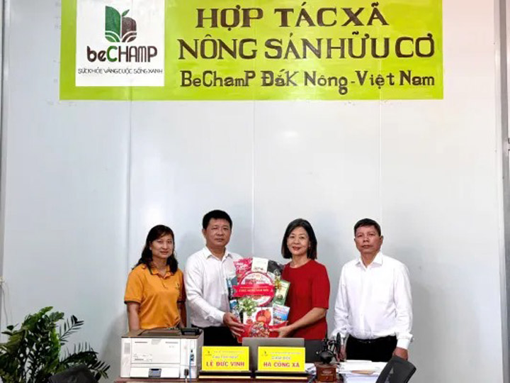Lam Dong Cooperative Alliance Visits and Extends Lunar New Year Greetings to beCHAMP