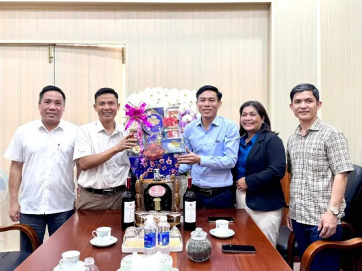 Lunar New Year Greetings to Truong Xuan Commune Leaders