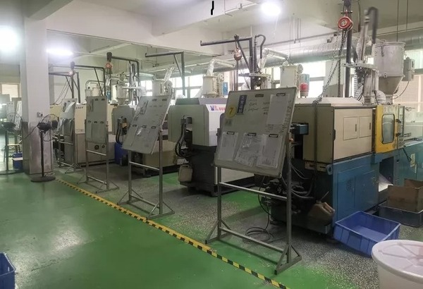 Horizontal machining center