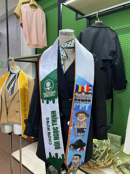Graduation stoles and sashes