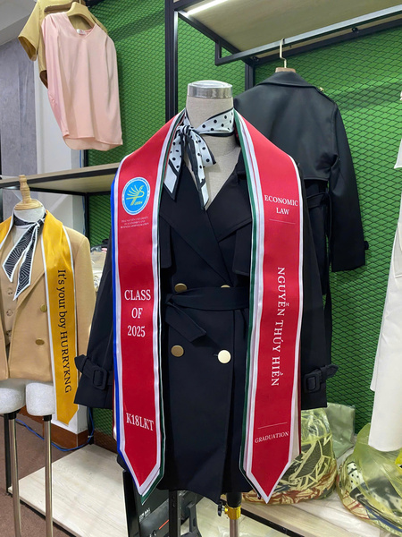 Graduation stoles and sashes