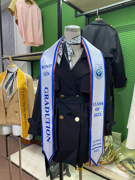 Graduation stoles and sashes