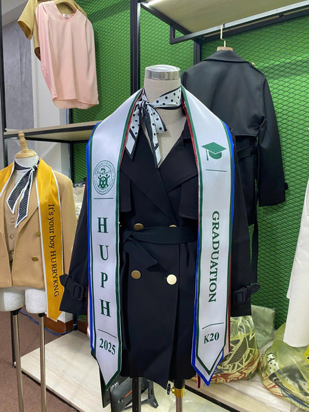 Graduation stoles and sashes