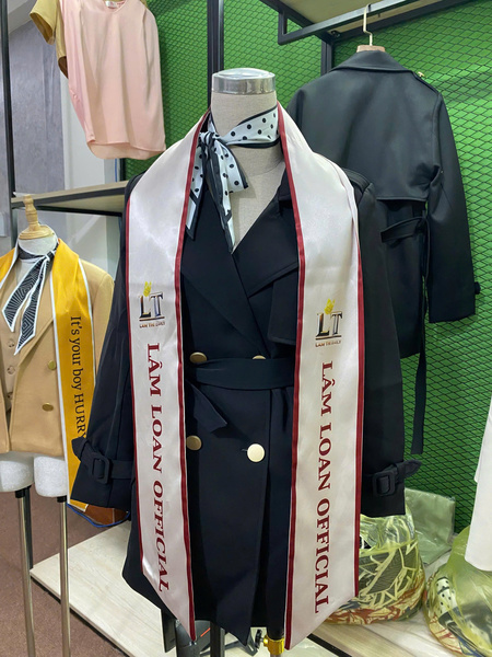 Graduation stoles and sashes