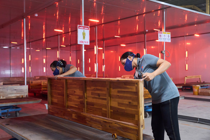 Wood Furniture Sanding Process at IMITI Co., Ltd.