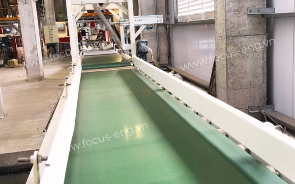Weigh belt feeders