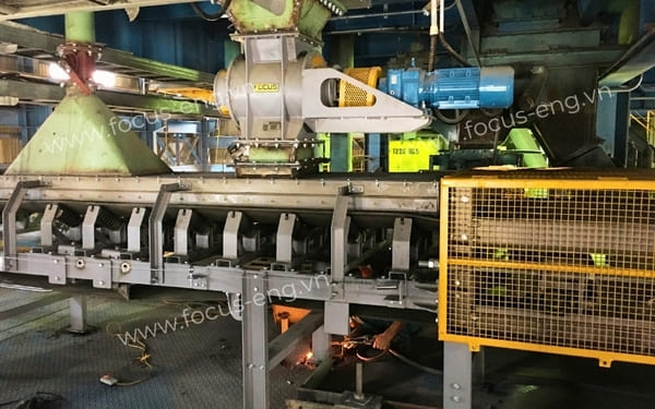Weigh belt feeders