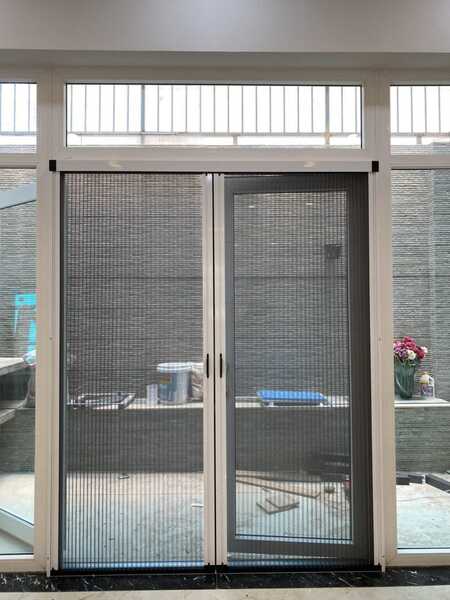 Trackless Plisse insect screens