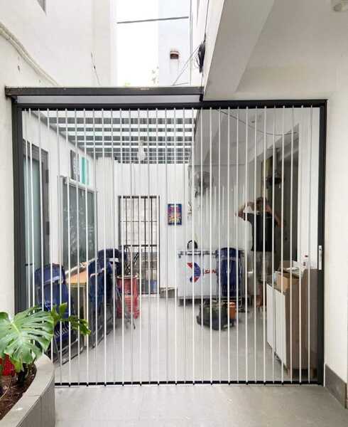 Polycarbonate side-folding accordion door
