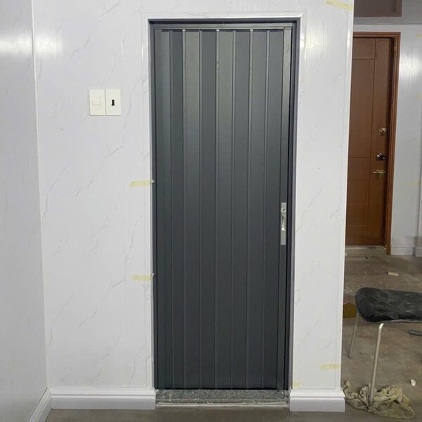 Solid aluminum folding accordion door